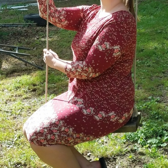 Dresses & Skirts - NWOT floral burgundy dress